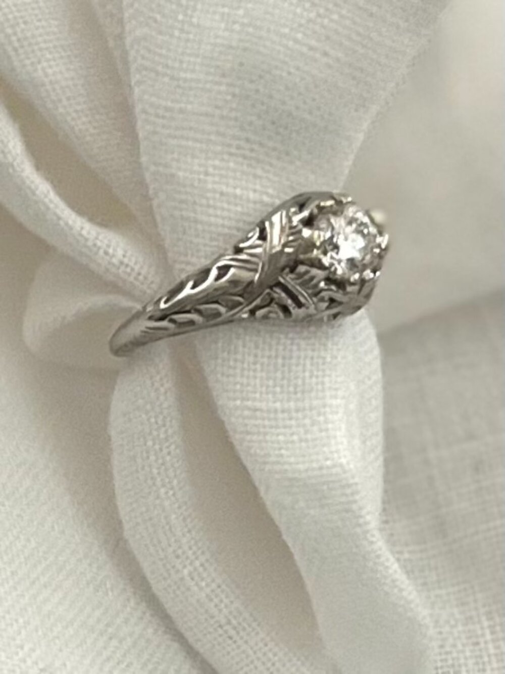 Antique natural diamond filigree ring